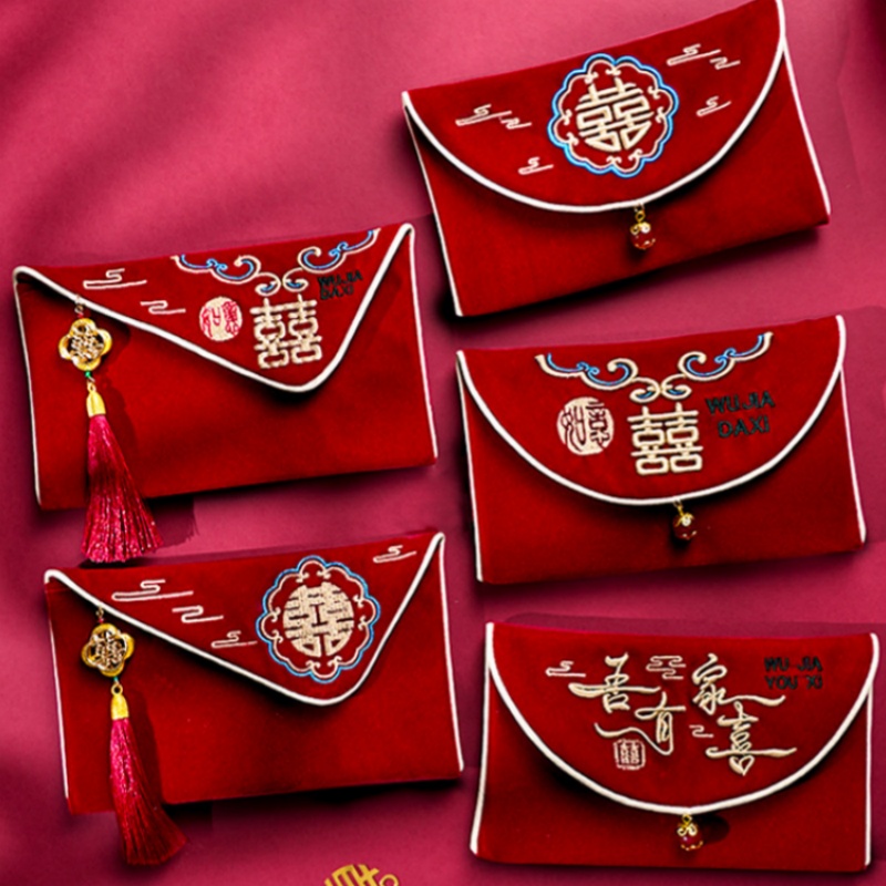 Embroidery Red - ซองอั่งเปาแต่งงานลายหลากหลาย 1 ชิ้น พร้อมลายปักอวยพรปีใหม่ ดีไซน์พู่ห้อย ผ้ากำมะหยี่