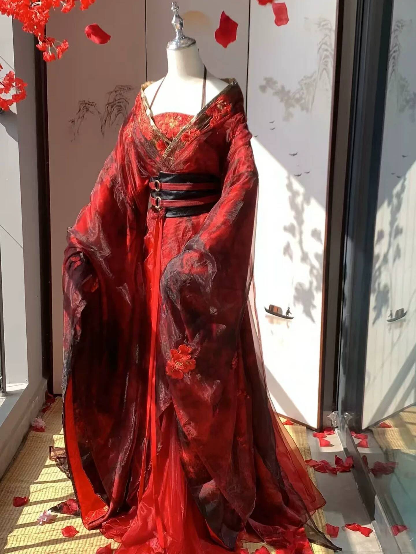 Embroidery Red - ชุดฮั่นฝูสีแดงแบบใหม่สำหรับผู้หญิง สไตล์โบราณ งานปักประณีต ชุดยุคสงคราม ชุดเซียนเซีย สำหรับการแสดงละคร