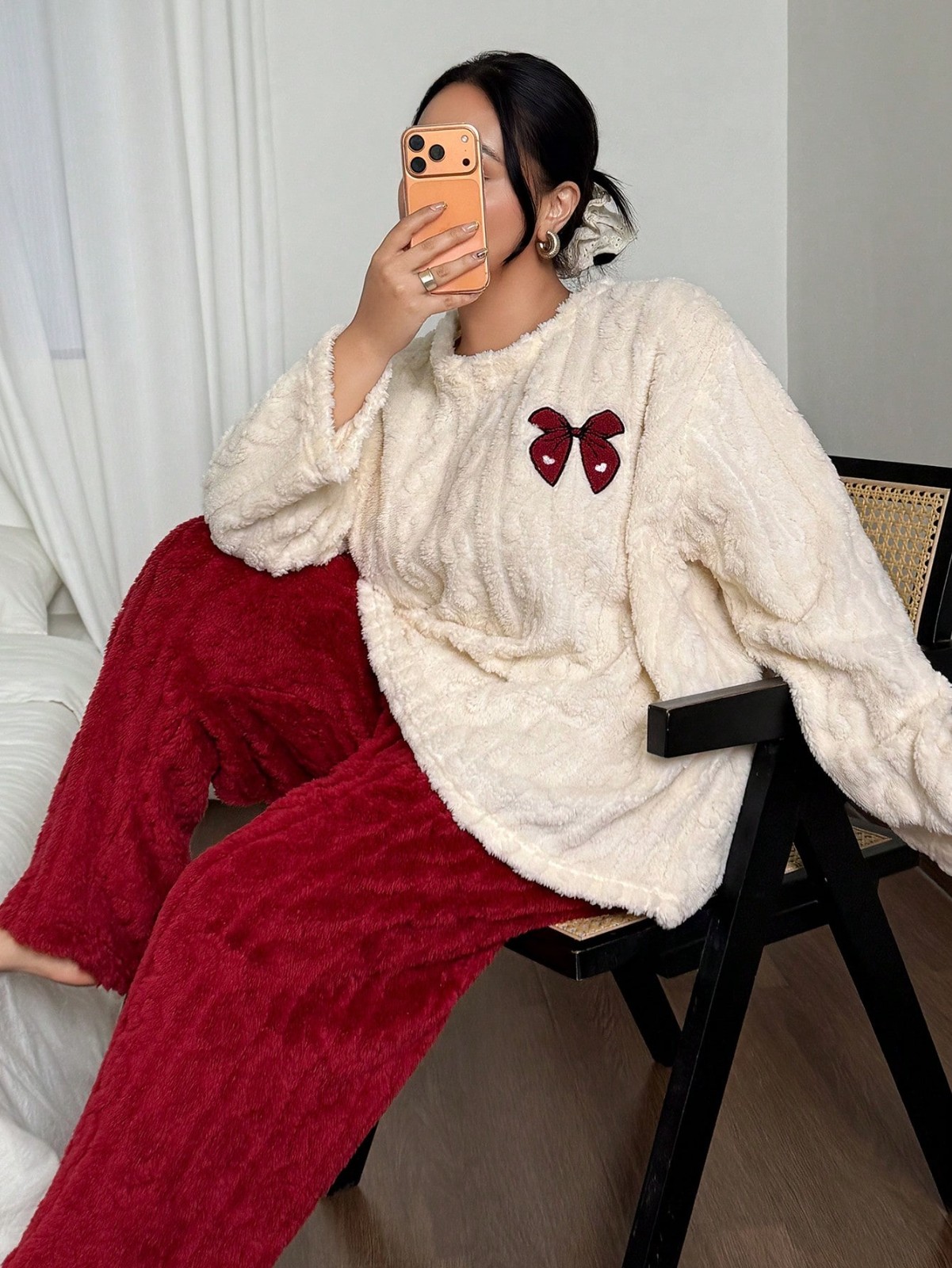 Embroidery Red - ชุดนอนผ้าฟลานเนลหนานุ่มสำหรับผู้หญิงไซส์ใหญ่ 1XL-5XL ฤดูใบไม้ร่วงและฤดูหนาว ชุดนอนปักลายโบว์สีแดง ชุดนอนอุ่นสบายสำหรับใส่พักผ่อน