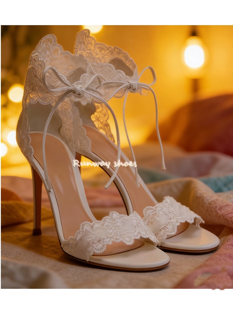 รองเท้าแต่งงานสีขาวแบบผูกข้อเท - Embroidery White บทวิจารณ์และราคา