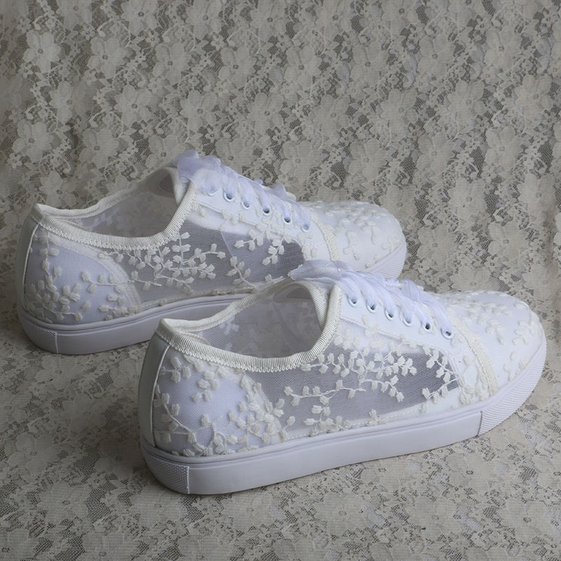 รองเท้าผ้าใบสีขาวสำหรับผู้หญิง - Embroidery White บทวิจารณ์และราคา