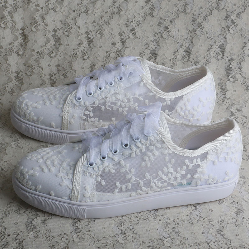 รองเท้าผ้าใบสีขาวสำหรับผู้หญิง - Embroidery White บทวิจารณ์และราคา