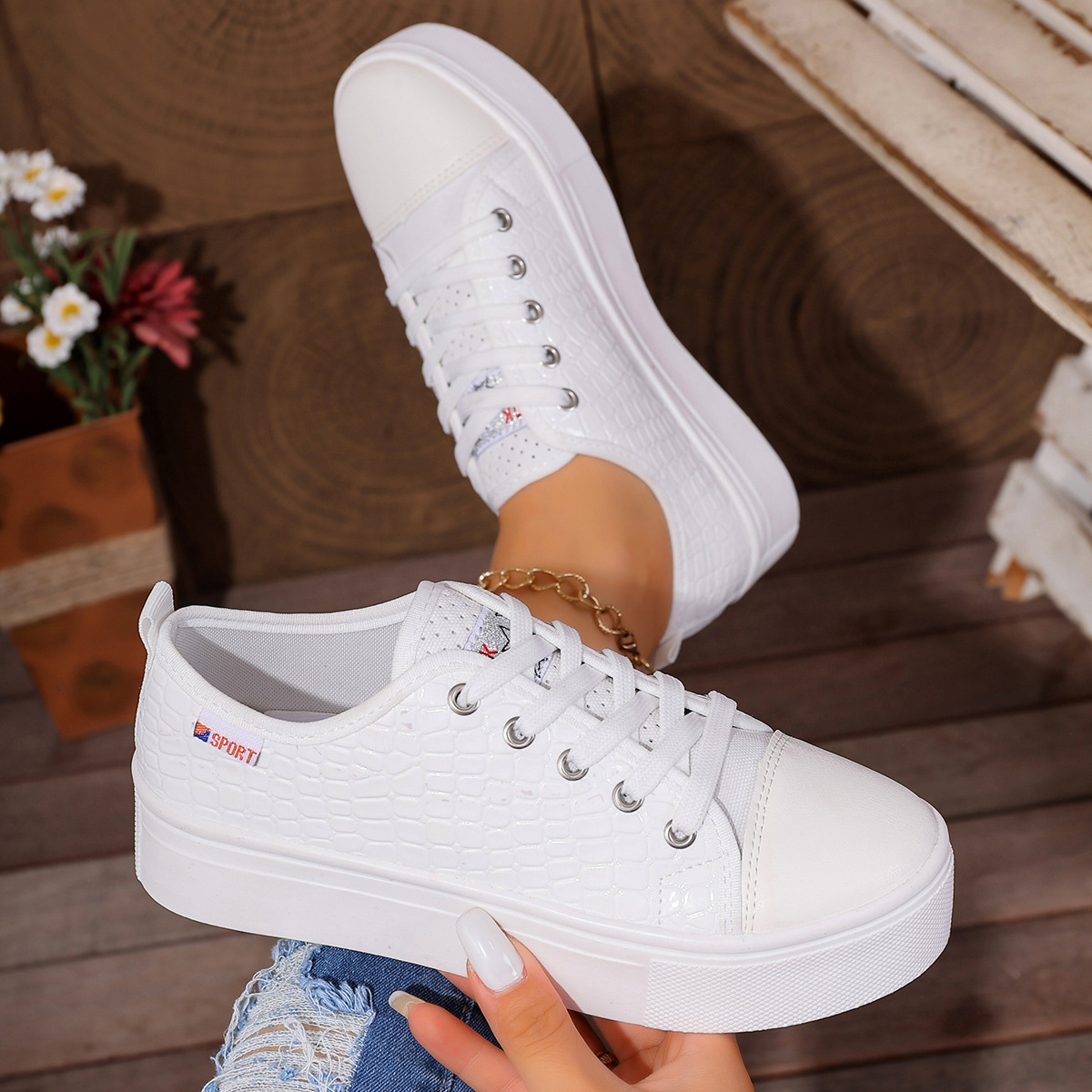 รองเท้าผ้าใบผู้หญิงแบบสวม สไตล - Embroidery White บทวิจารณ์และราคา