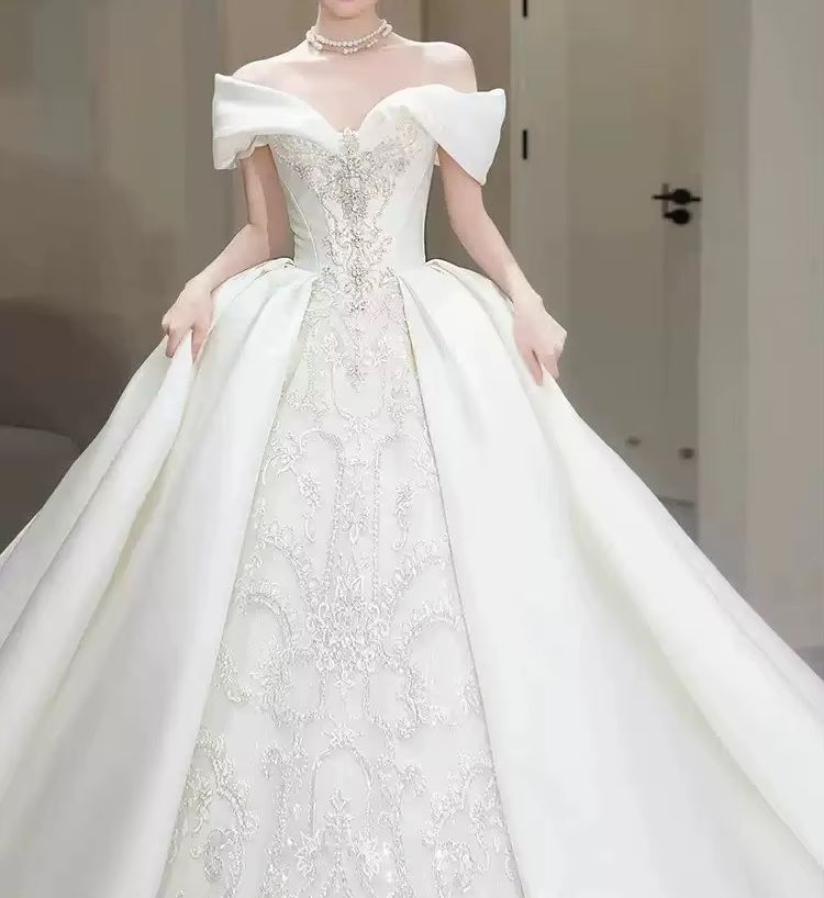 ชุดแต่งงานสุดหรูแบบเปิดไหล่ คอ - Embroidery Wedding บทวิจารณ์และราคา